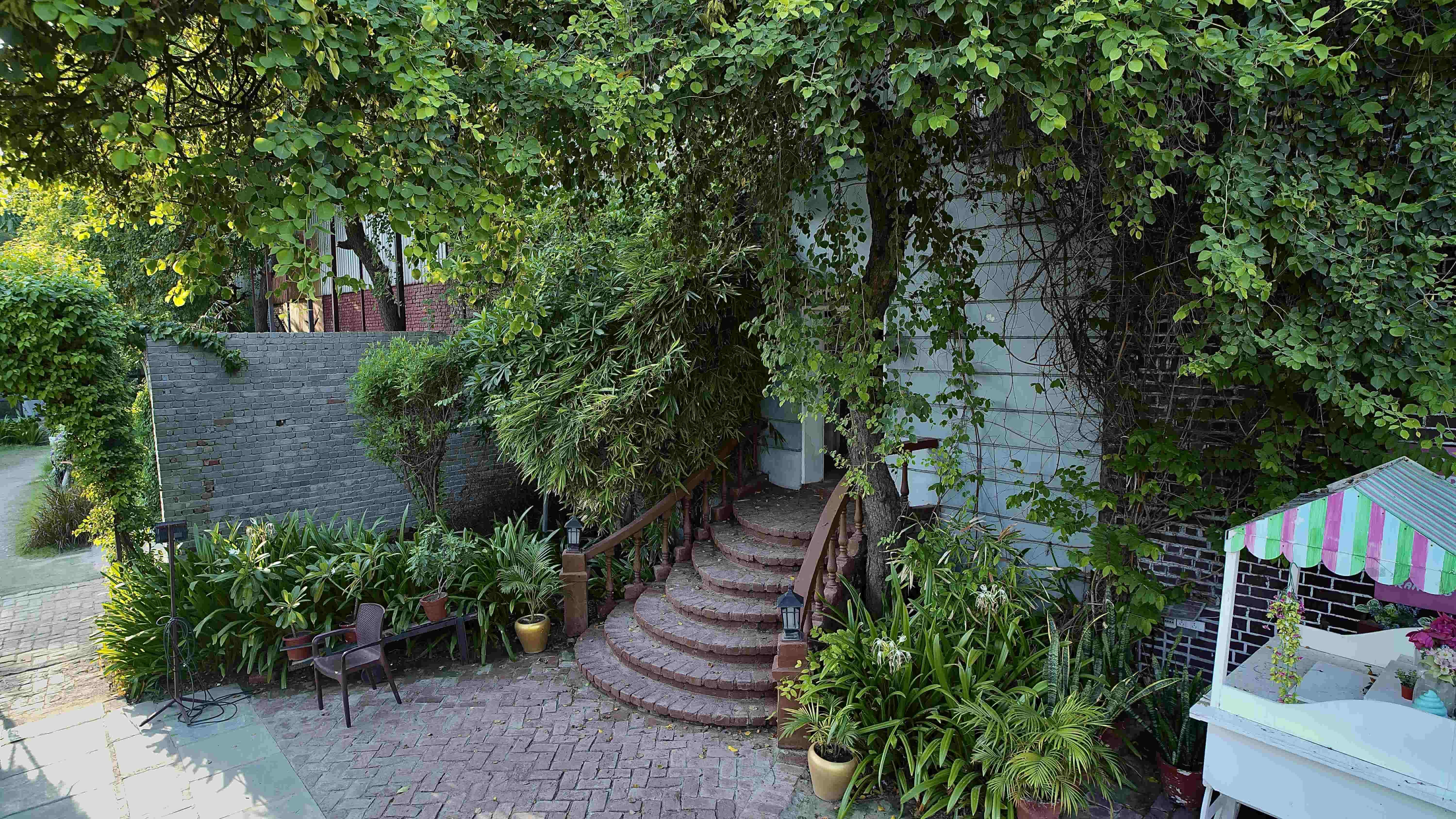 Coffee House – pre wedding location in delhi